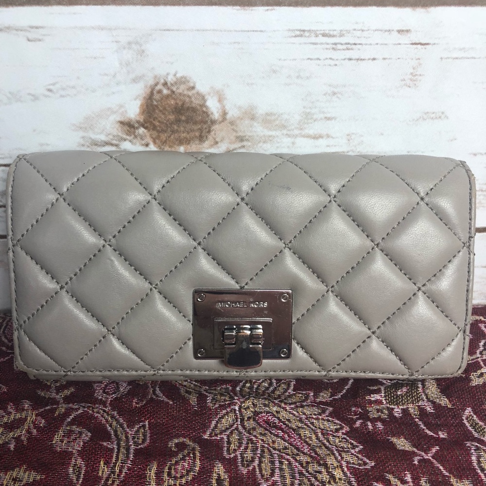 Michael Kors Quilted Wallet Authentic